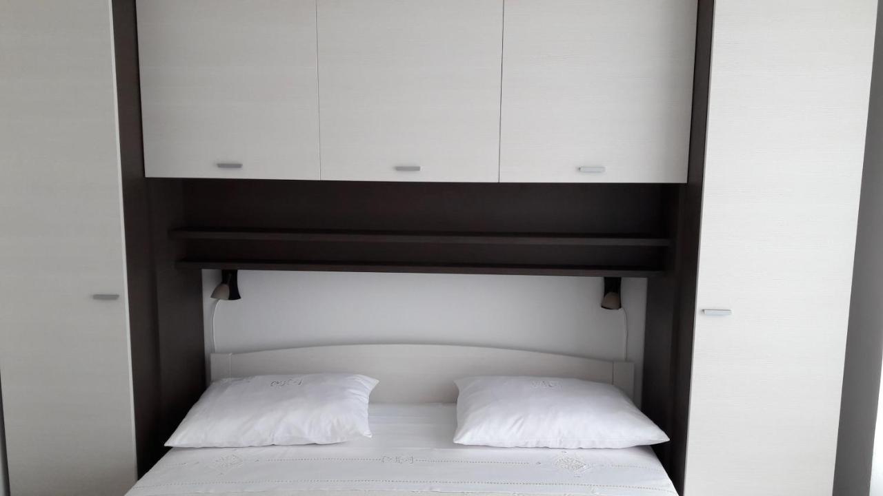 Apartment Nena- Apartman Sa Posebnim Ulazom U Prizemlju, Terasom I Zelenom Okucnicom Rakotule المظهر الخارجي الصورة