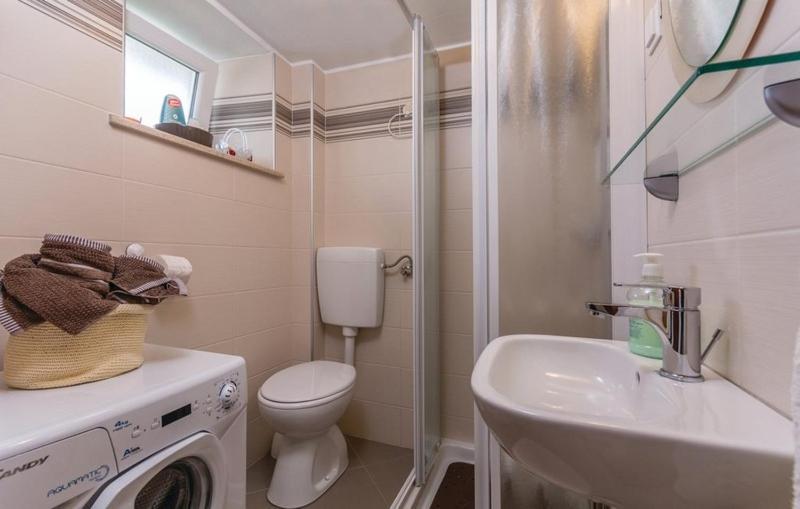 Apartment Nena- Apartman Sa Posebnim Ulazom U Prizemlju, Terasom I Zelenom Okucnicom Rakotule المظهر الخارجي الصورة